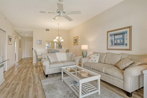 Condo in Sarasota, Florida, 2 bedrooms  № 1624734 - photo 9