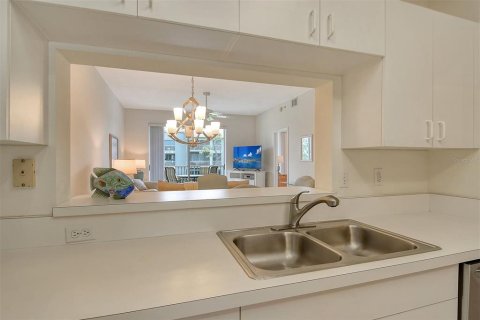 Condo in Sarasota, Florida, 2 bedrooms  № 1624734 - photo 18