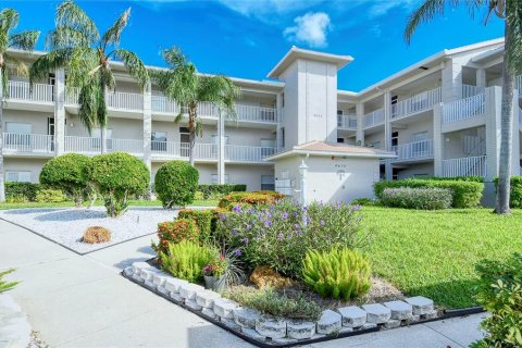 Condo in Sarasota, Florida, 2 bedrooms  № 1624734 - photo 3