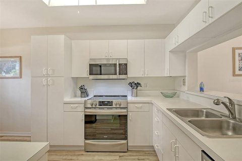 Condo in Sarasota, Florida, 2 bedrooms  № 1624734 - photo 15
