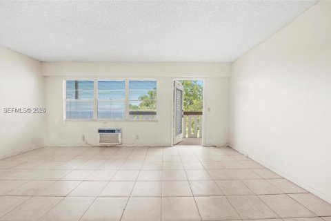 Condominio en Boca Raton, Florida, 1 dormitorio  № 2079324