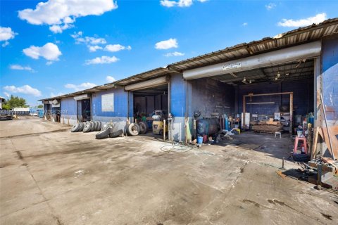 Commercial property in Opa-locka, Florida № 1861931 - photo 13