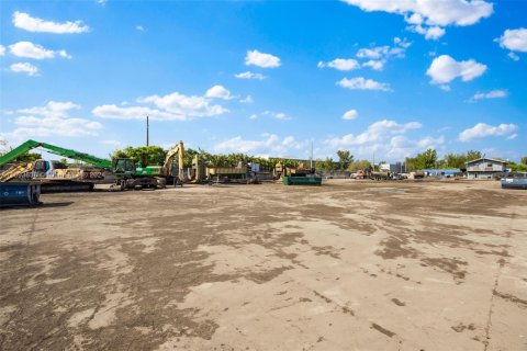 Commercial property in Opa-locka, Florida № 1861931 - photo 10