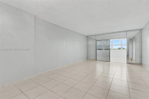 Condominio en venta en Hollywood, Florida, 1 dormitorio, 78.41 m2 № 2084899 - foto 11