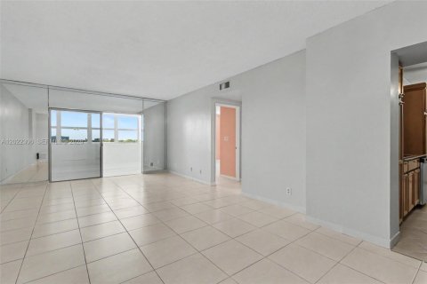 Condominio en venta en Hollywood, Florida, 1 dormitorio, 78.41 m2 № 2084899 - foto 10