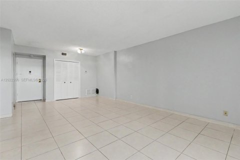 Condominio en venta en Hollywood, Florida, 1 dormitorio, 78.41 m2 № 2084899 - foto 12