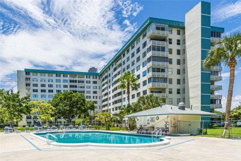 Condominio en Hollywood, Florida, 1 dormitorio  № 2084899