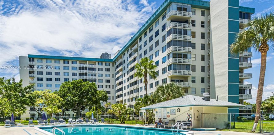 Condominio en Hollywood, Florida, 1 dormitorio  № 2084899