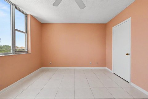 Condominio en venta en Hollywood, Florida, 1 dormitorio, 78.41 m2 № 2084899 - foto 21
