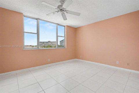 Condominio en venta en Hollywood, Florida, 1 dormitorio, 78.41 m2 № 2084899 - foto 20