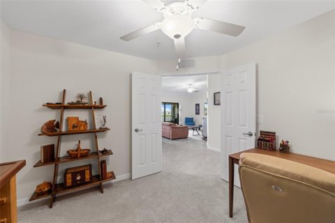 Condo in Lakewood Ranch, Florida, 2 bedrooms in LAKEWOOD NATIONAL  № 1523624 - photo 12