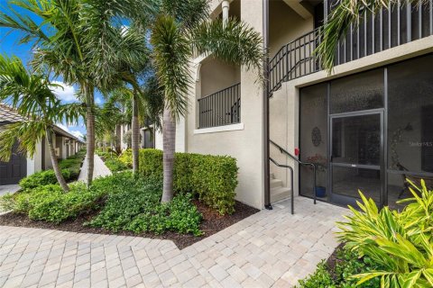Condo in Lakewood Ranch, Florida, 2 bedrooms in LAKEWOOD NATIONAL  № 1523624 - photo 2