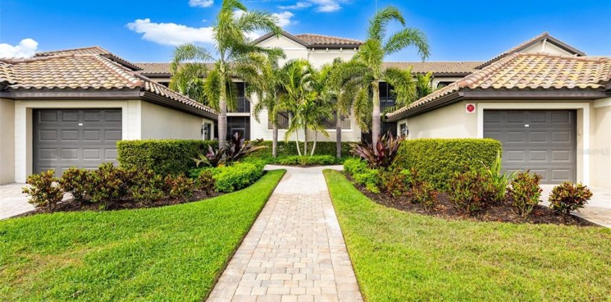 Condo in Lakewood Ranch, Florida, 2 bedrooms in LAKEWOOD NATIONAL  № 1523624