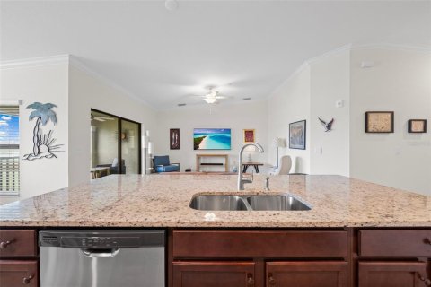 Condo in Lakewood Ranch, Florida, 2 bedrooms in LAKEWOOD NATIONAL  № 1523624 - photo 24