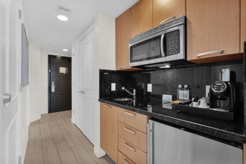 Condominio en venta en Fort Lauderdale, Florida, 3 habitaciones, 49.52 m2 № 2191575 - foto 2