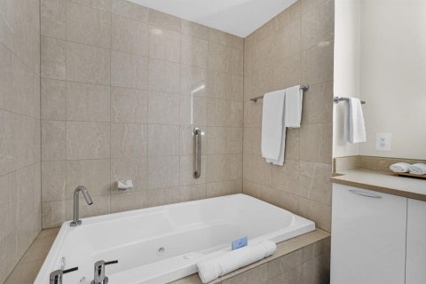 Condominio en venta en Fort Lauderdale, Florida, 3 habitaciones, 49.52 m2 № 2191575 - foto 17