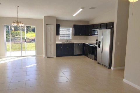 House in Port St. Lucie, Florida 3 bedrooms, 124.12 sq.m. № 2191786 - photo 5