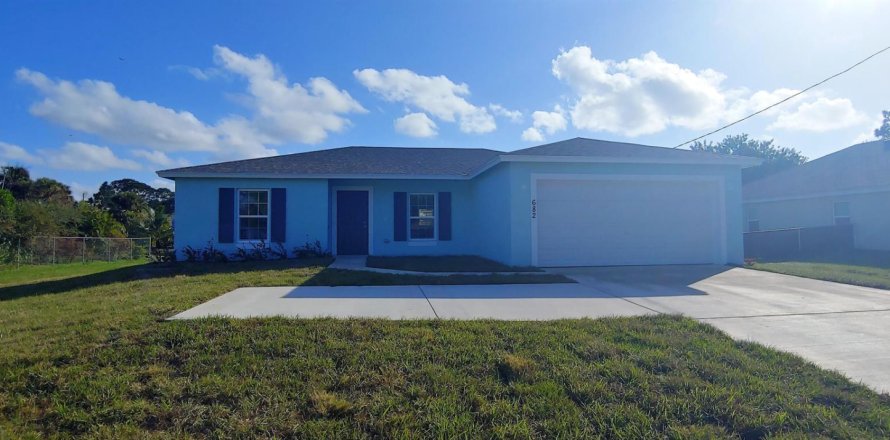 House in Port St. Lucie, Florida 3 bedrooms, 124.12 sq.m. № 2191786
