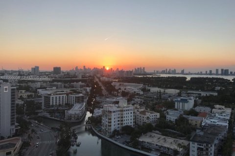 Condominio en alquiler en Miami Beach, Florida, 1 dormitorio, 74.14 m2 № 2058080 - foto 15