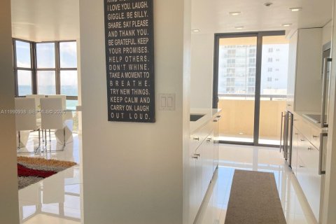 Condominio en alquiler en Miami Beach, Florida, 1 dormitorio, 74.14 m2 № 2058080 - foto 5