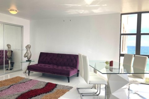 Condominio en alquiler en Miami Beach, Florida, 1 dormitorio, 74.14 m2 № 2058080 - foto 2