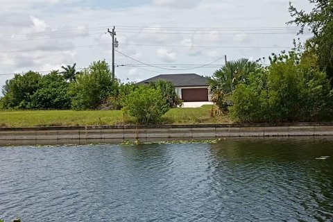 Land in Cape Coral, Florida № 2213575 - photo 9