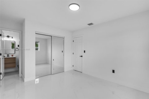 House in Miami Gardens, Florida 3 bedrooms, 138.42 sq.m. № 1728530 - photo 12