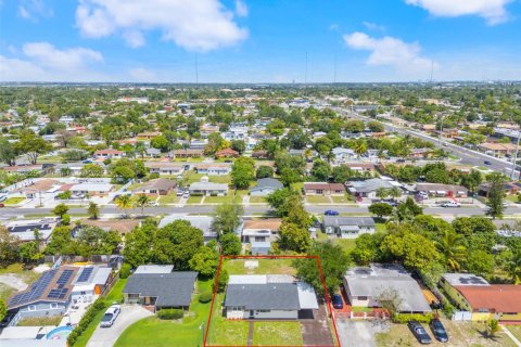 House in Miami Gardens, Florida 3 bedrooms, 138.42 sq.m. № 1728530 - photo 26