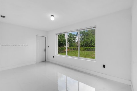 House in Miami Gardens, Florida 3 bedrooms, 138.42 sq.m. № 1728530 - photo 14