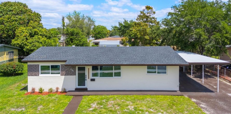 House in Miami Gardens, Florida 3 bedrooms, 138.42 sq.m. № 1728530