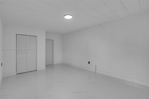 House in Miami Gardens, Florida 3 bedrooms, 138.42 sq.m. № 1728530 - photo 17