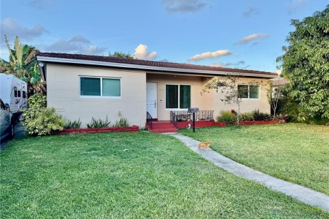 Casa en North Miami Beach, Florida 4 dormitorios, 145.58 m2 № 1982970