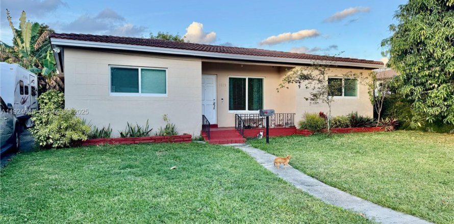 Casa en North Miami Beach, Florida 4 dormitorios, 145.58 m2 № 1982970