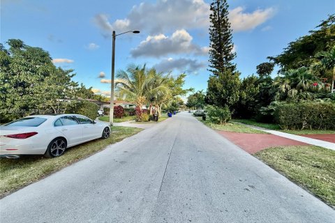 Casa en venta en North Miami Beach, Florida, 4 dormitorios, 145.58 m2 № 1982970 - foto 5