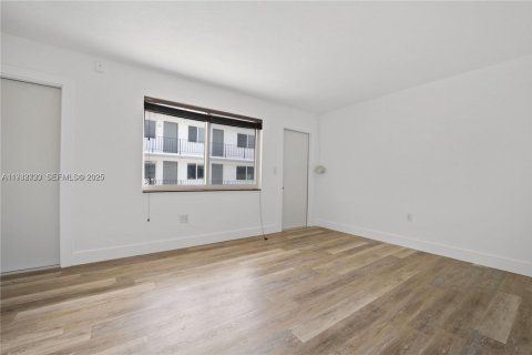 Apartamento en alquiler en Miami, Florida, 2 dormitorios, 69.96 m2 № 1991041 - foto 6