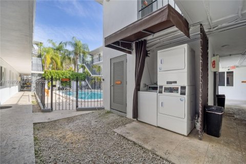 Apartamento en alquiler en Miami, Florida, 2 dormitorios, 69.96 m2 № 1991041 - foto 10