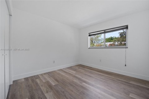 Apartamento en alquiler en Miami, Florida, 2 dormitorios, 69.96 m2 № 1991041 - foto 7