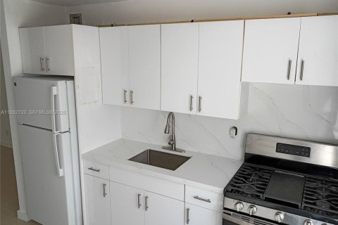 Apartamento en alquiler en Miami, Florida, 2 dormitorios, 69.96 m2 № 1991041 - foto 12