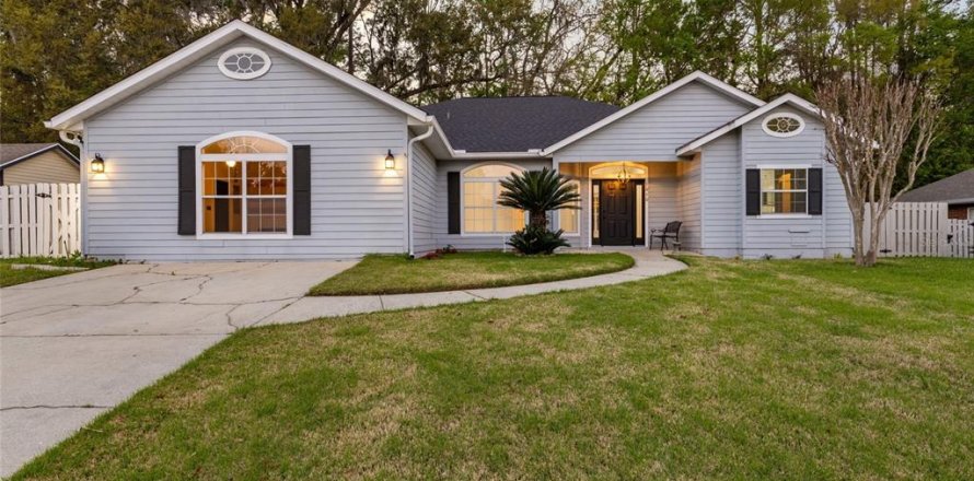 House in Gainesville, Florida 4 bedrooms, 218.97 sq.m. № 1603089