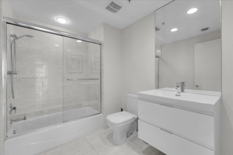 Condo in North Miami Beach, Florida, 2 bedrooms  № 2078134 - photo 14