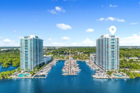 Condo in North Miami Beach, Florida, 2 bedrooms  № 2078134 - photo 18