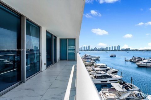 Condo in North Miami Beach, Florida, 2 bedrooms  № 2078134 - photo 8