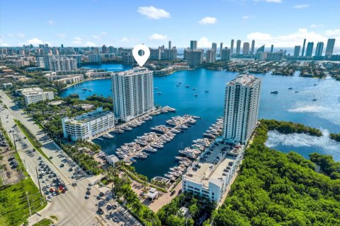 Condo in North Miami Beach, Florida, 2 bedrooms  № 2078134 - photo 19
