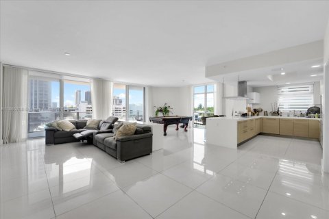 Condo in North Miami Beach, Florida, 2 bedrooms  № 2078134 - photo 2