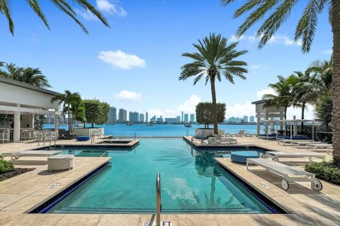 Condo in North Miami Beach, Florida, 2 bedrooms  № 2078134 - photo 15