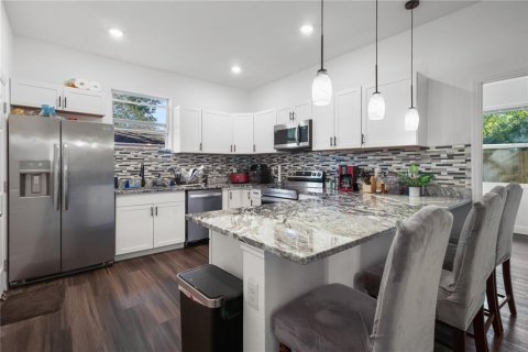 Casa en venta en Tampa, Florida, 4 dormitorios, 144.93 m2 № 2384317 - foto 4