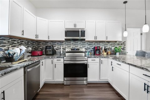 Casa en venta en Tampa, Florida, 4 dormitorios, 144.93 m2 № 2384317 - foto 2