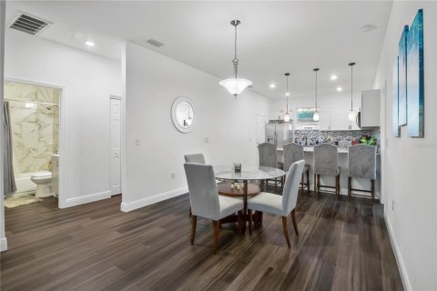 Casa en venta en Tampa, Florida, 4 dormitorios, 144.93 m2 № 2384317 - foto 9