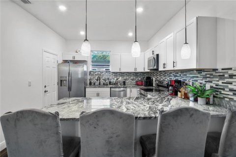 Casa en venta en Tampa, Florida, 4 dormitorios, 144.93 m2 № 2384317 - foto 5