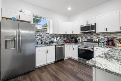 Casa en venta en Tampa, Florida, 4 dormitorios, 144.93 m2 № 2384317 - foto 3